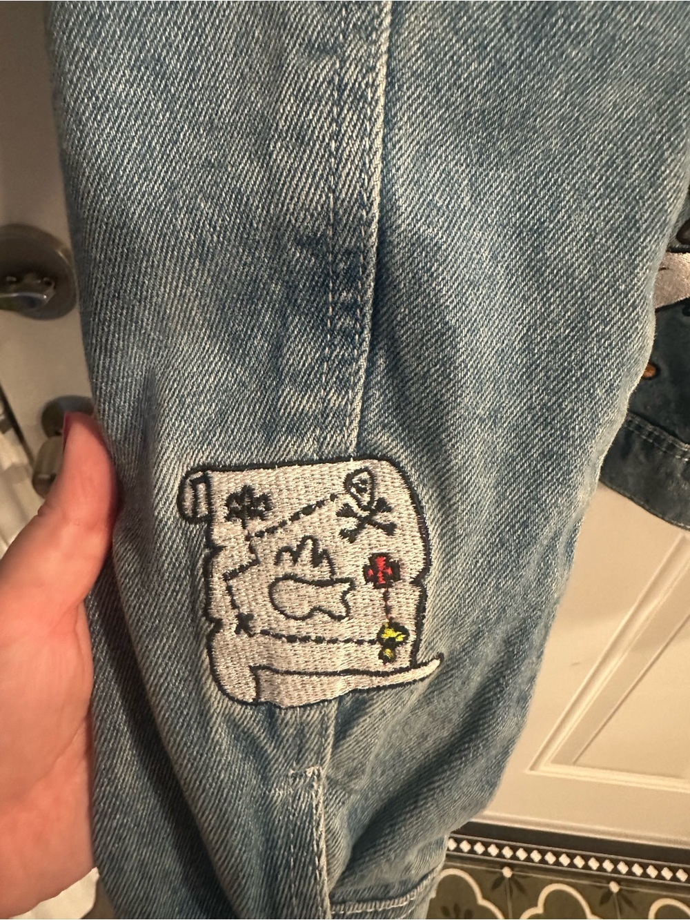 Disney cakeworthy Peter Pan embroidered Neverland denim jacket medium - Picture 12 of 14